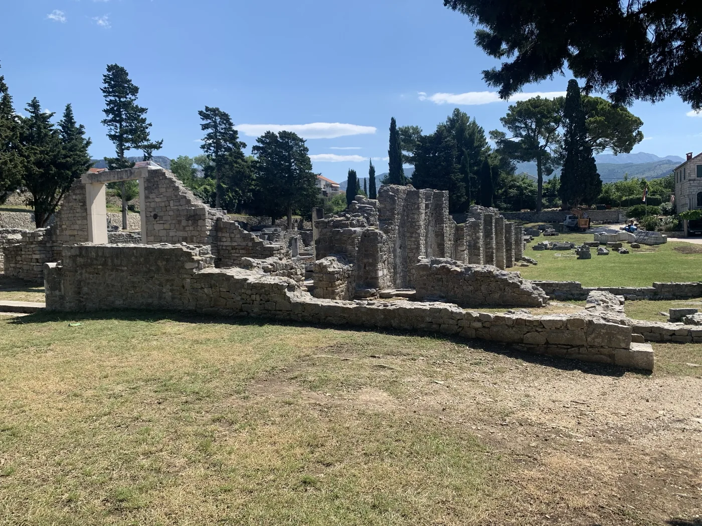 The early-Christian Manastirine necropolis at Salona